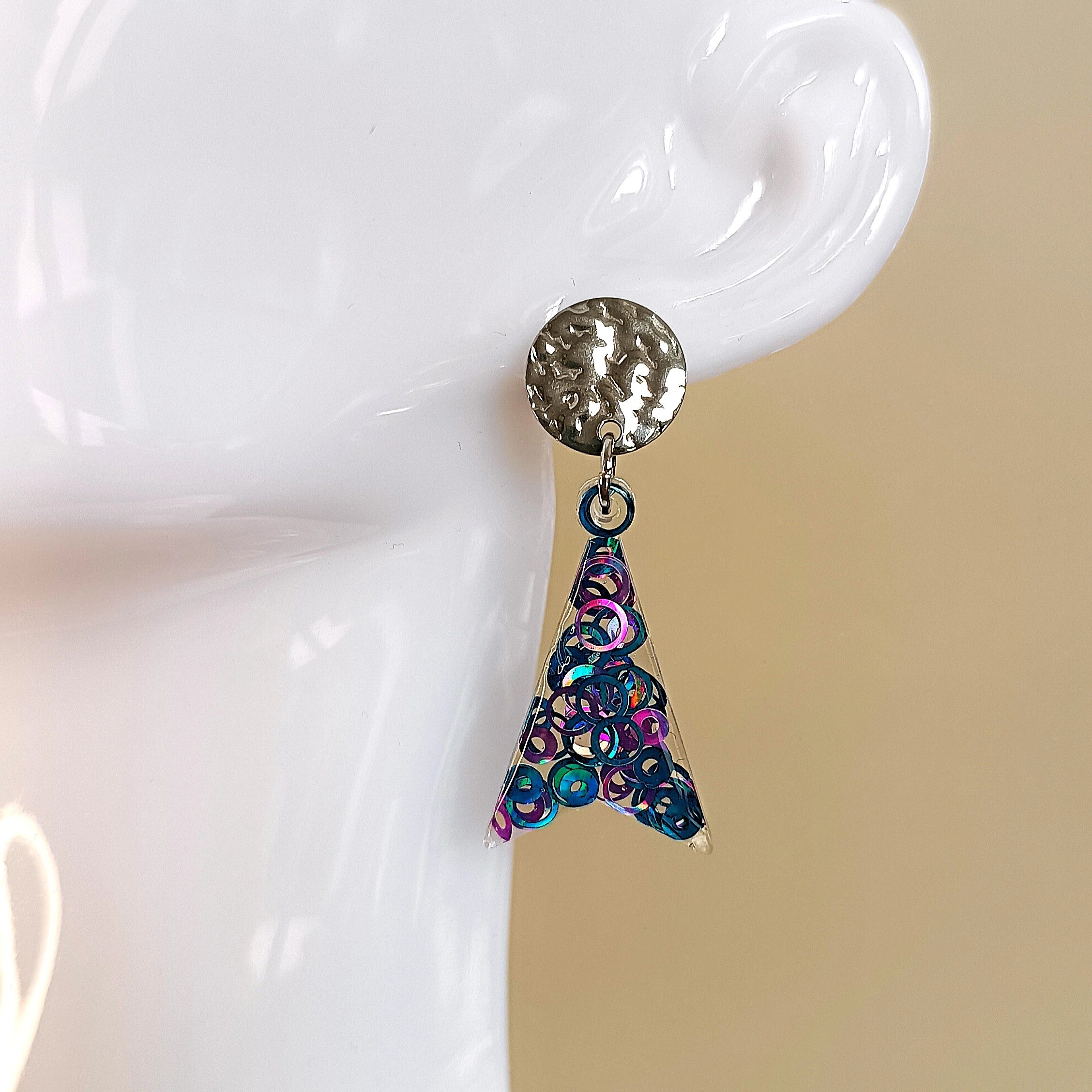 Boucles d’oreilles Eiffel en résine UV pailletée bleue et mauve,crochet argenté en acier inoxydable