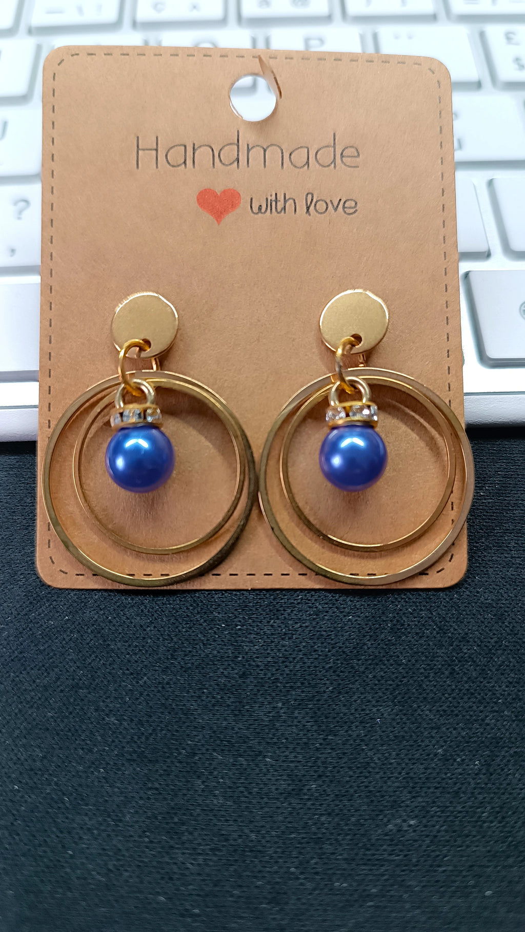 Boucles d'oreilles avec cercles dorés et perle - Modèle Brienne