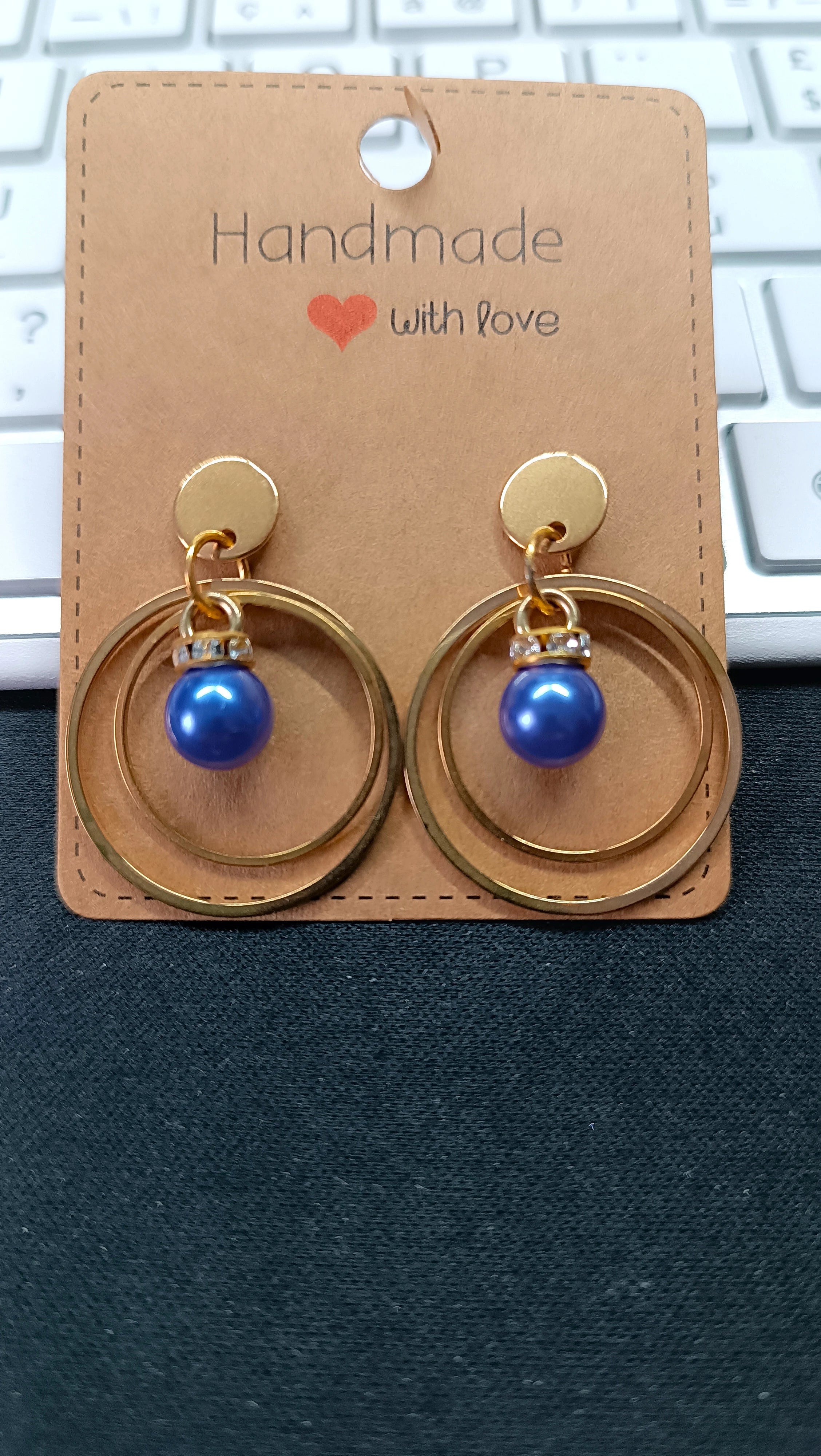 Boucles d'oreilles avec cercles dorés et perle - Modèle Brienne