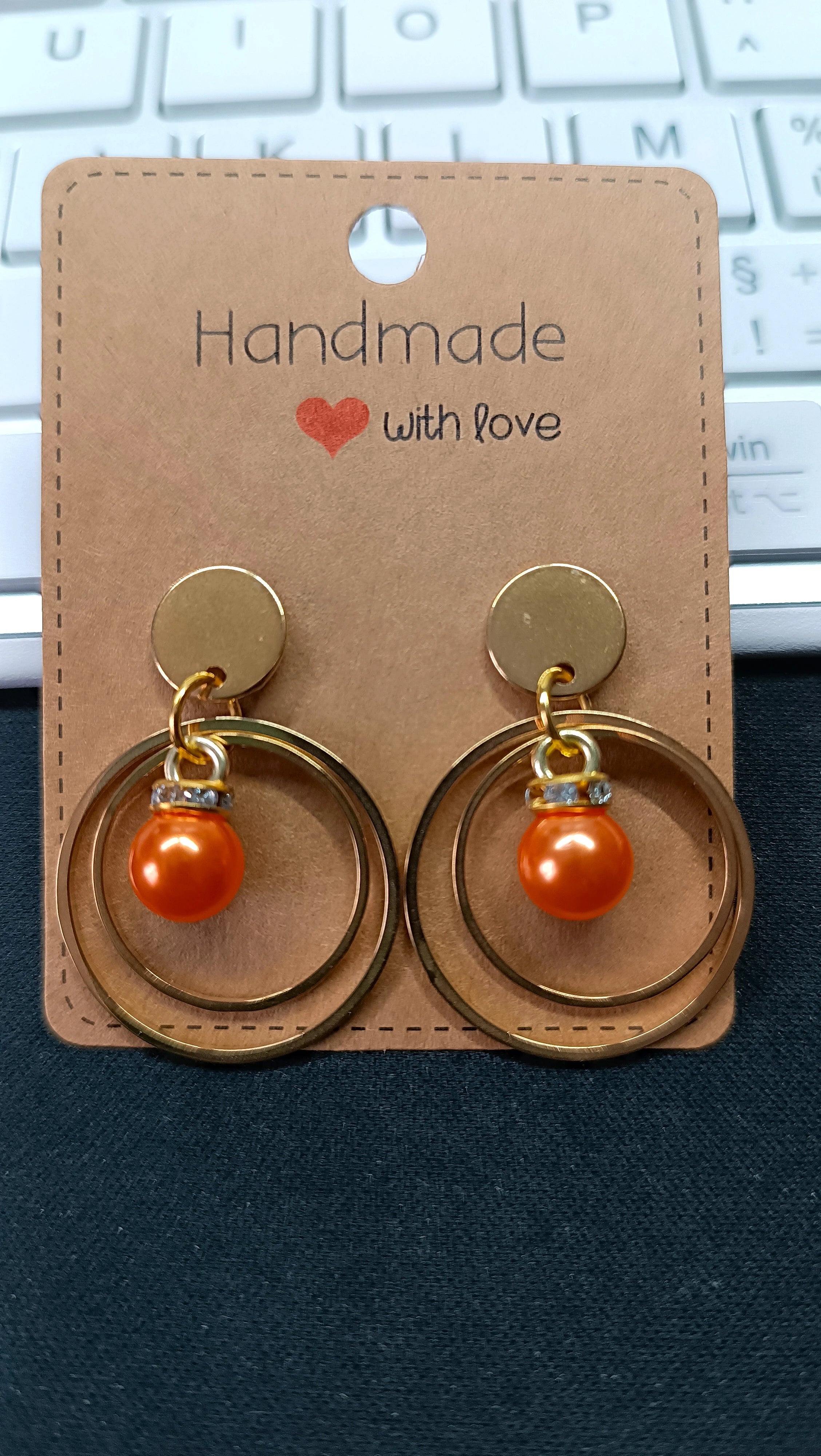 Boucles d'oreilles avec cercles dorés et perle - Modèle Brienne