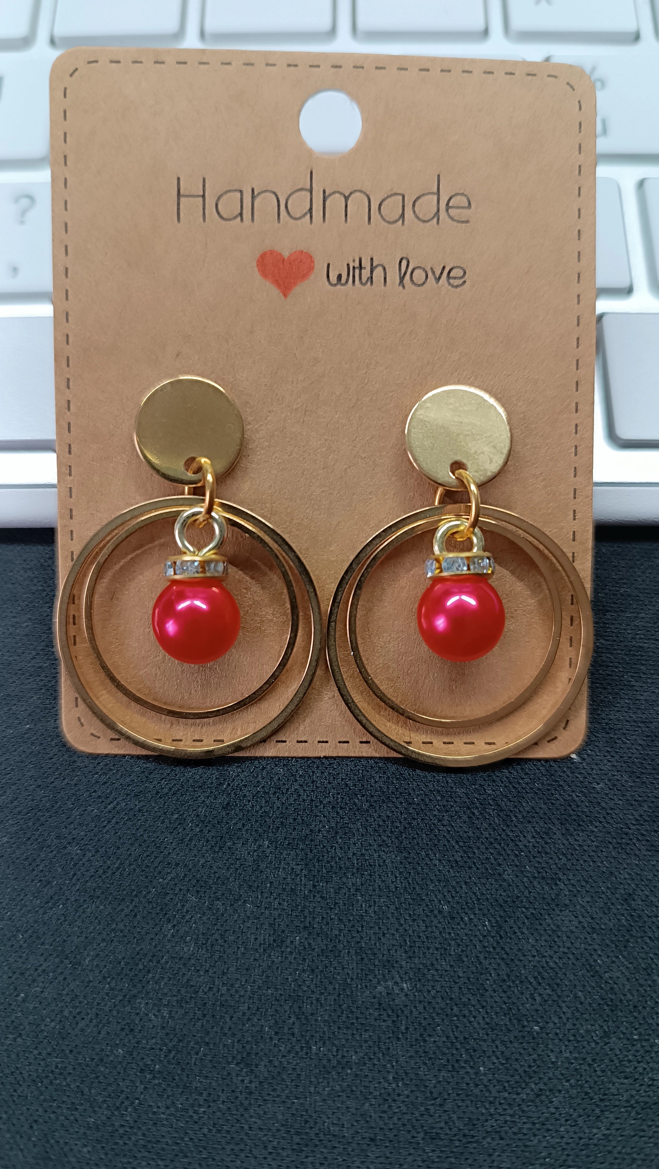 Boucles d'oreilles avec cercles dorés et perle - Modèle Brienne